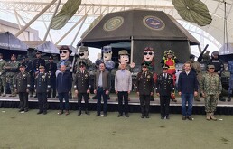 Alcalde de Torreón junto con gobernador de Coahuila abriendo el evento militar en Torreón