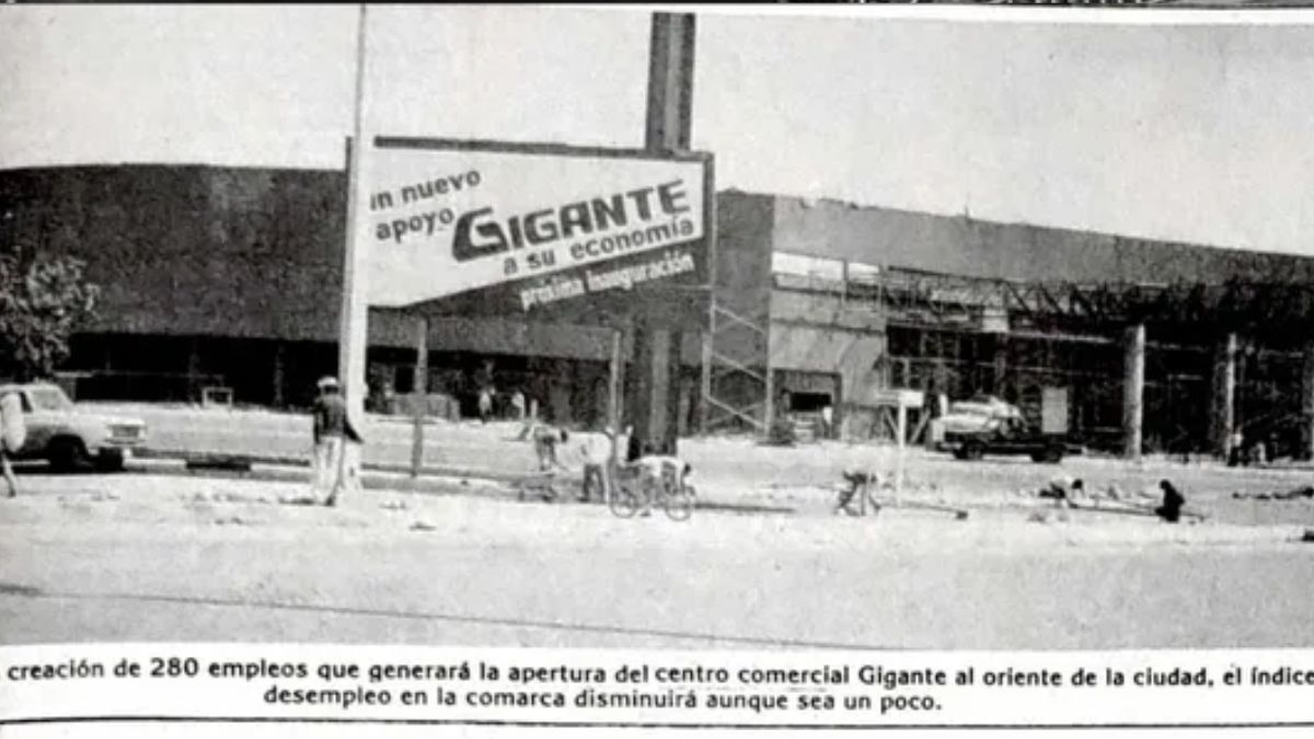 Construcción de Gigante en los años 90 en Diagonal Reforma de Torreón.