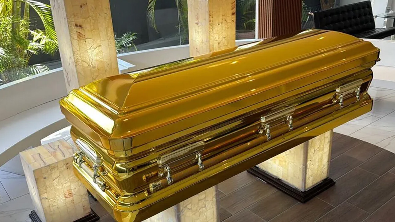 El ataúd “Regal Gold”, utilizado en el funeral de El Mencho, ya se comercializa en México.
