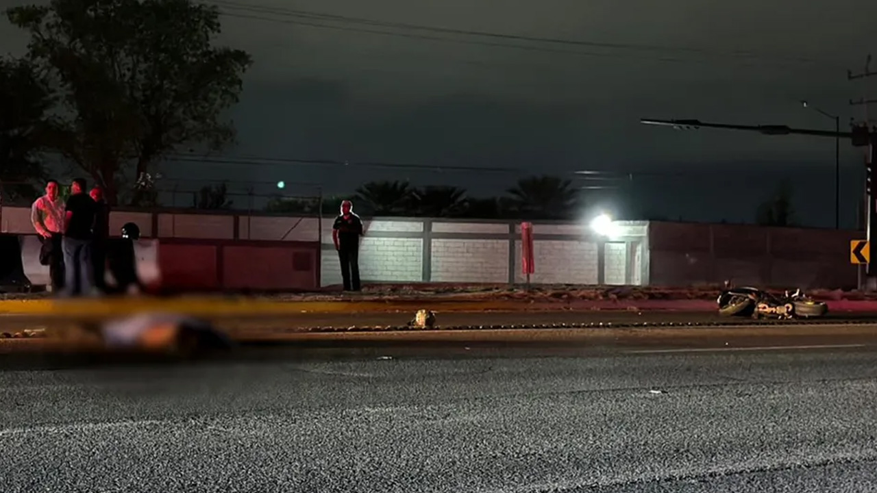 Un motociclista murió tras derrapar en la carretera a Nuevo Laredo, en Apodaca.
