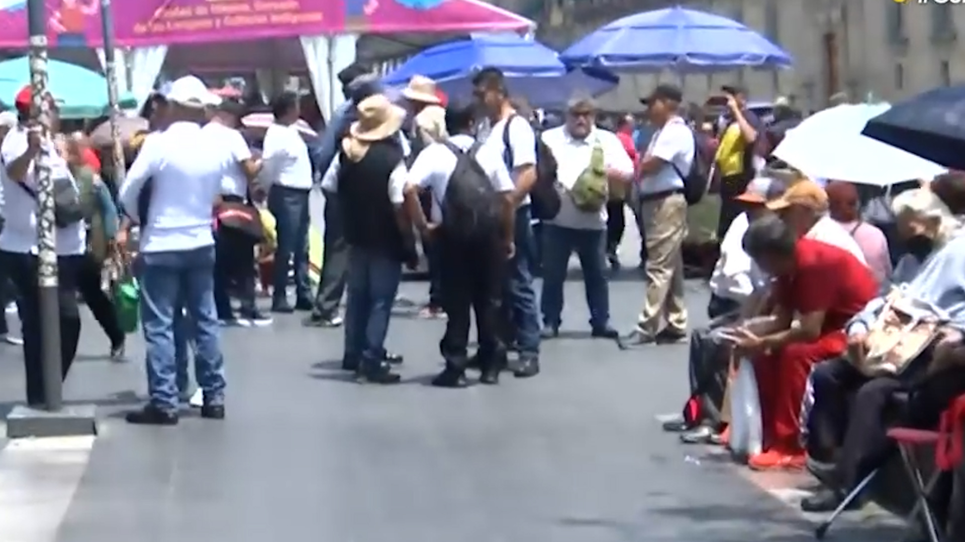 Policías jubilados y trabajadores de seguridad bloquean Reforma e Insurgentes en la CdMx. Exigen aumento salarial prometido. Evita la zona y consulta rutas.