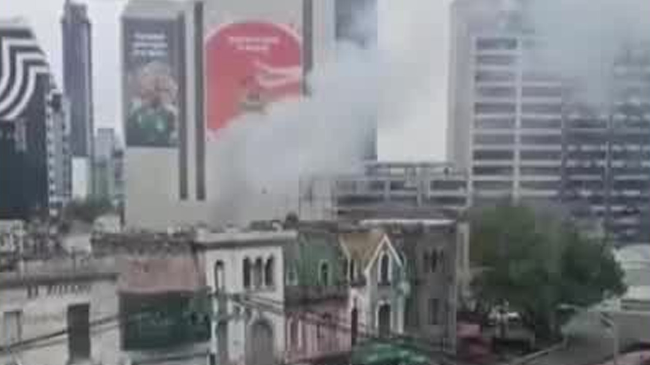 Un incendio en un respiradero del Metro en la Glorieta de Insurgentes movilizó a bomberos en CdMx.