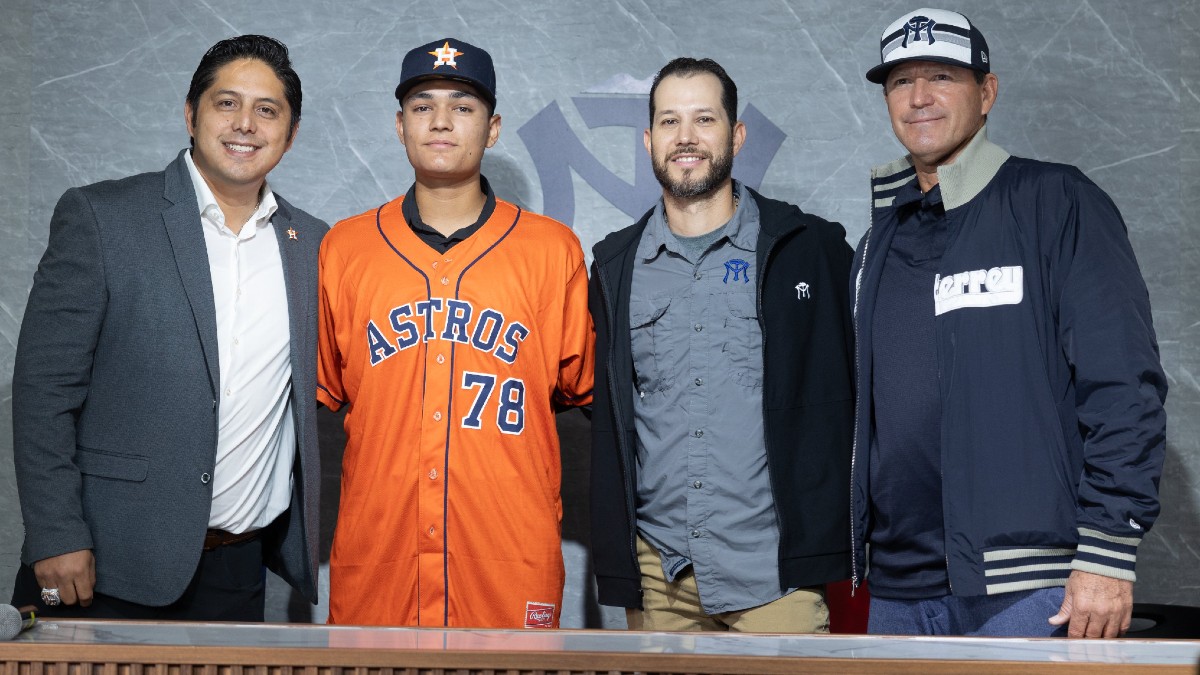Carlos Sandoval, prospecto de los Sultanes de Monterrey con 17 años.