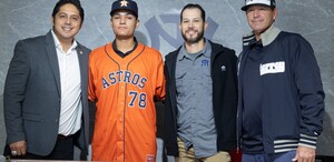 Carlos Sandoval, prospecto de los Sultanes de Monterrey con 17 años.