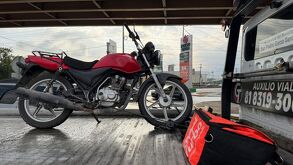 Policía de San Nicolás capturó a un motociclista tras una persecución en Av. República Mexicana.