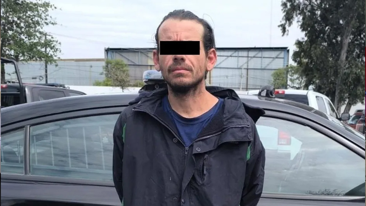 Un hombre fue detenido en Monterrey con tres bolsas de marihuana y es investigado por su presunta participación en el robo de autopartes.