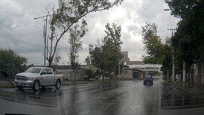 Motociclista es embestido por una camioneta en Tultitlán.