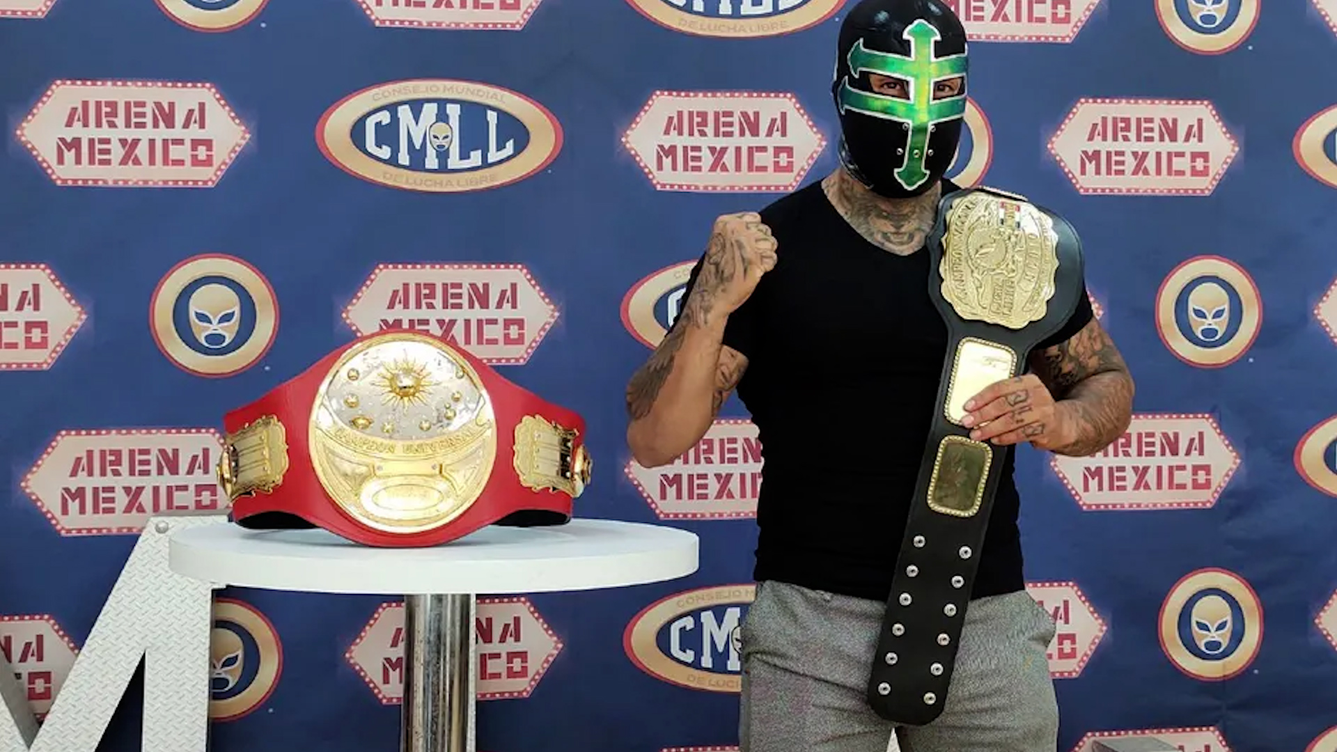 Alex Loe conversó con 'Templario' sobre su nueva faceta como luchador 'hibrido'.