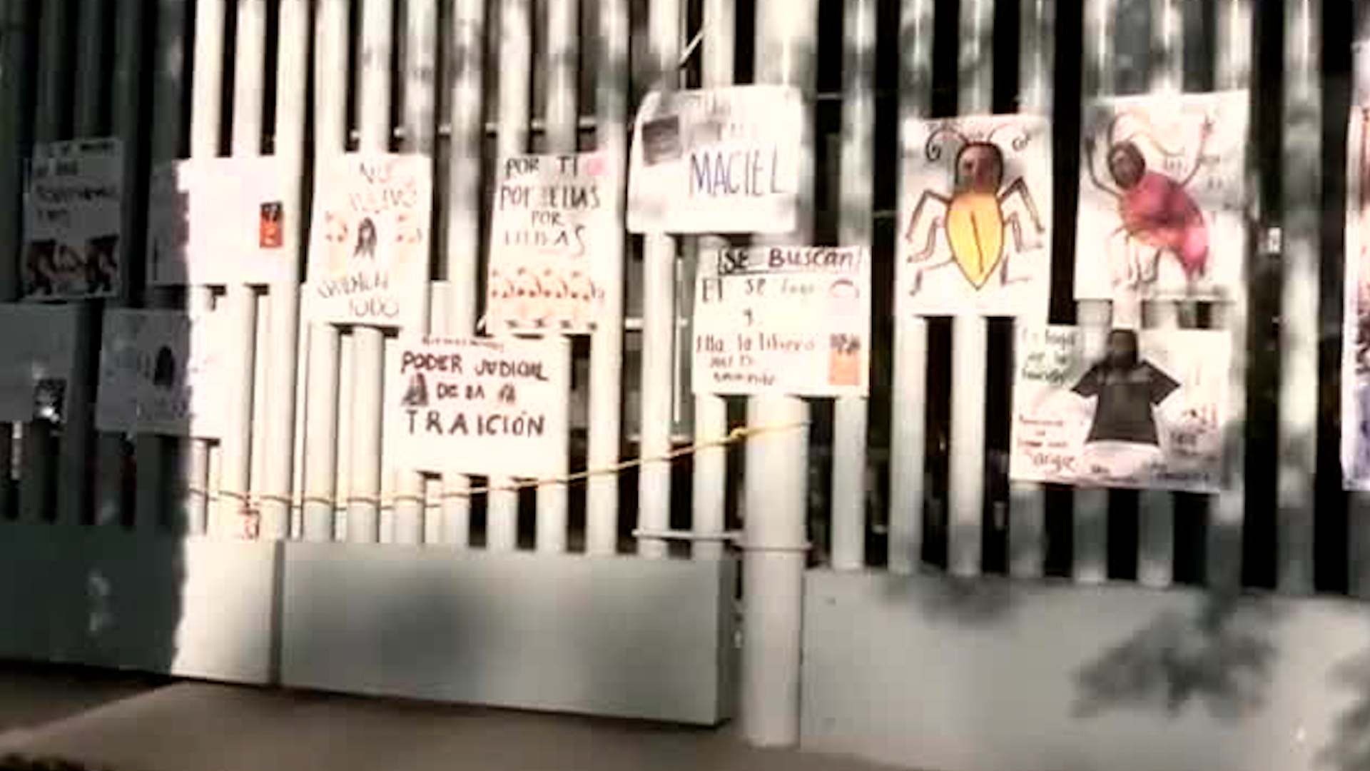 Los manifestantes denuncian irregularidades en el caso de Maciel Alejandrina Sánchez Ronquillo.