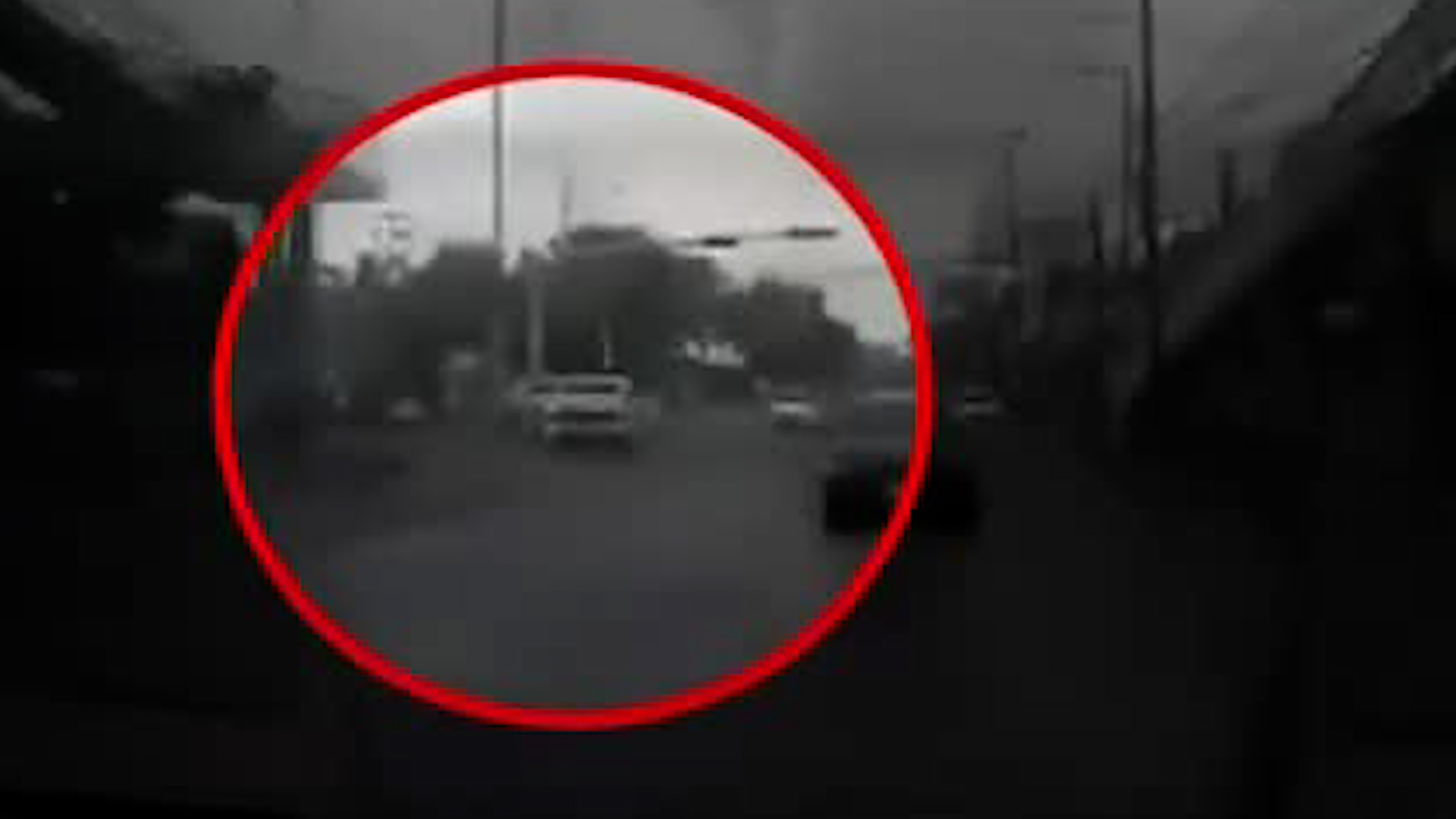 Joven motociclista de 19 años fue arrastrado 400 metros por una camioneta en Tultitlán. Dylan se encuentra grave en Coacalco; el chofer se dio a la fuga.