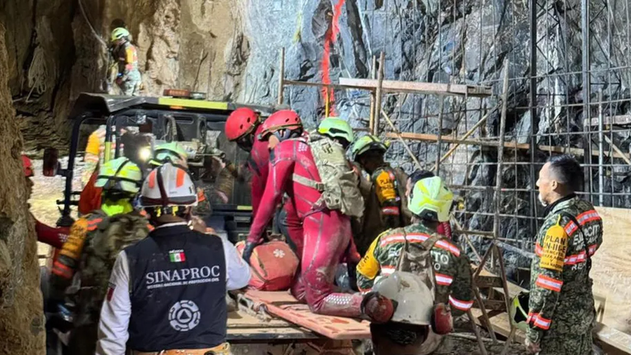Francisco Zapata, minero de 42 años, fue rescatado con vida tras casi dos semanas atrapado en la mina Santa Fe, en Sinaloa.