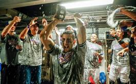 Amadeo Zazueta con trofeo LMP