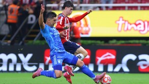 Chivas vs Tigres del Apertura 2025.