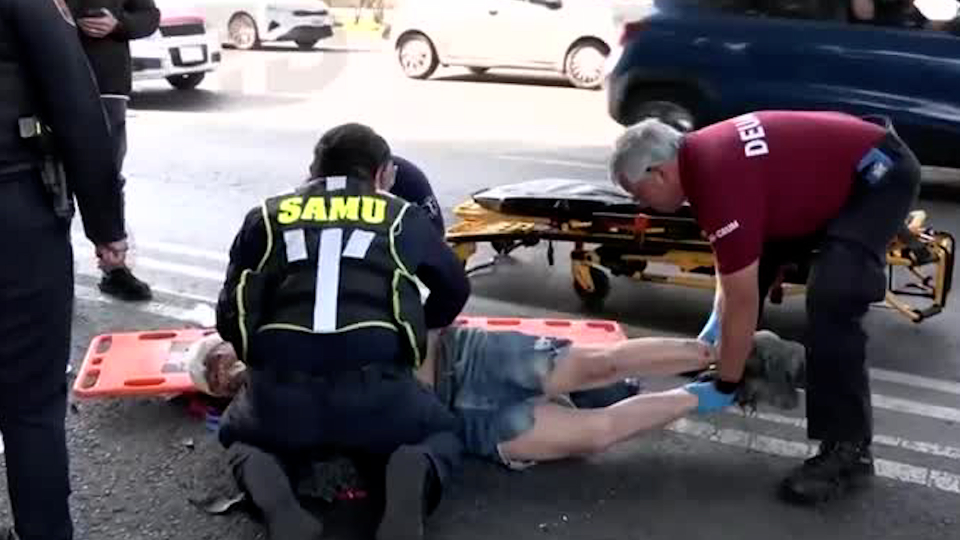 Una camioneta de valores y un motociclista impactaron en la colonia Leyes de Reforma.
