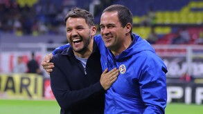 André Jardine y Nicolás Larcamón luego de un partido en Liga MX.