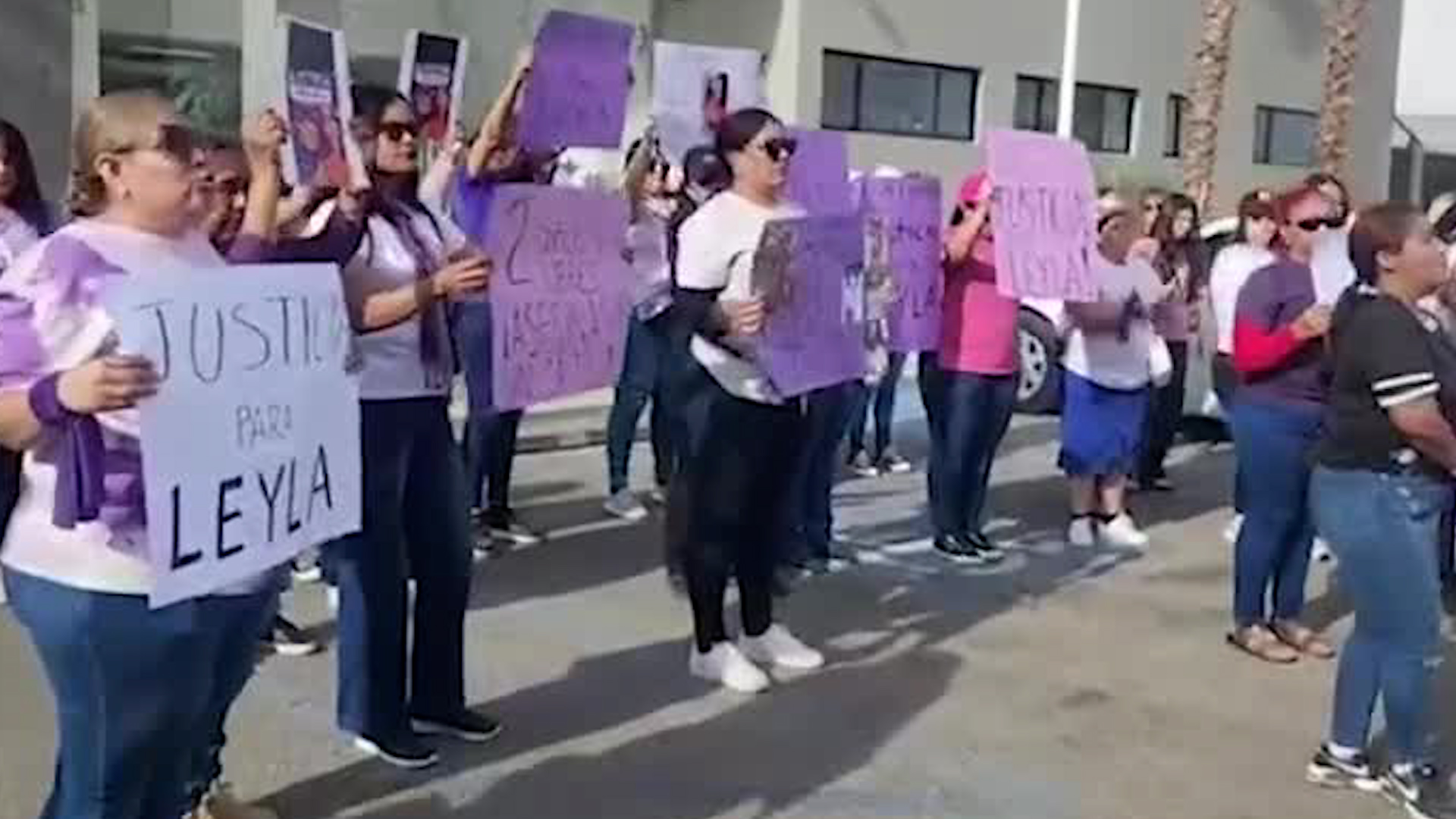 La movilización tuvo lugar a las afueras de las instalaciones del Poder Judicial, donde se manifestaron para demandar justicia tras su asesinato.