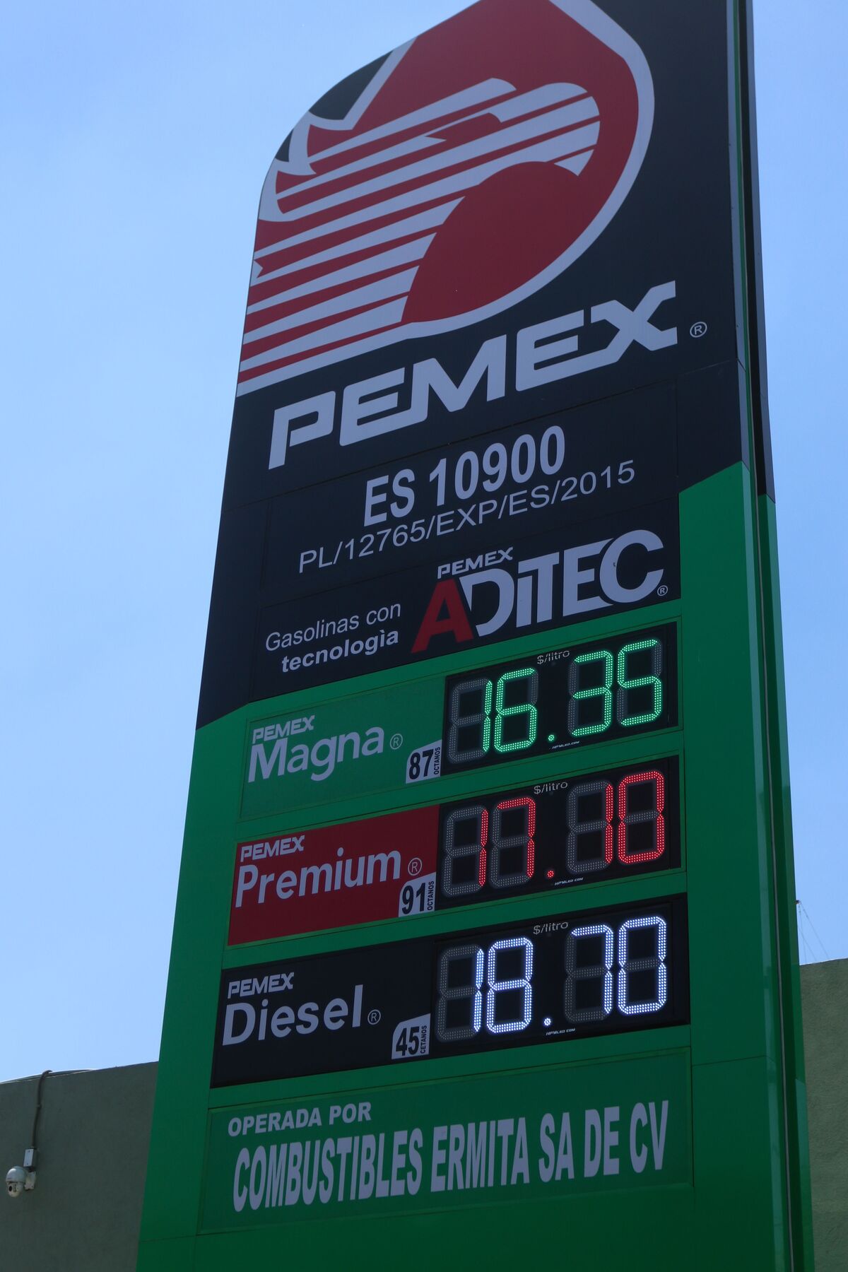 Alza en el diésel presiona al transporte y obliga a empresas a ajustar costos sin trasladarlos al consumidor.