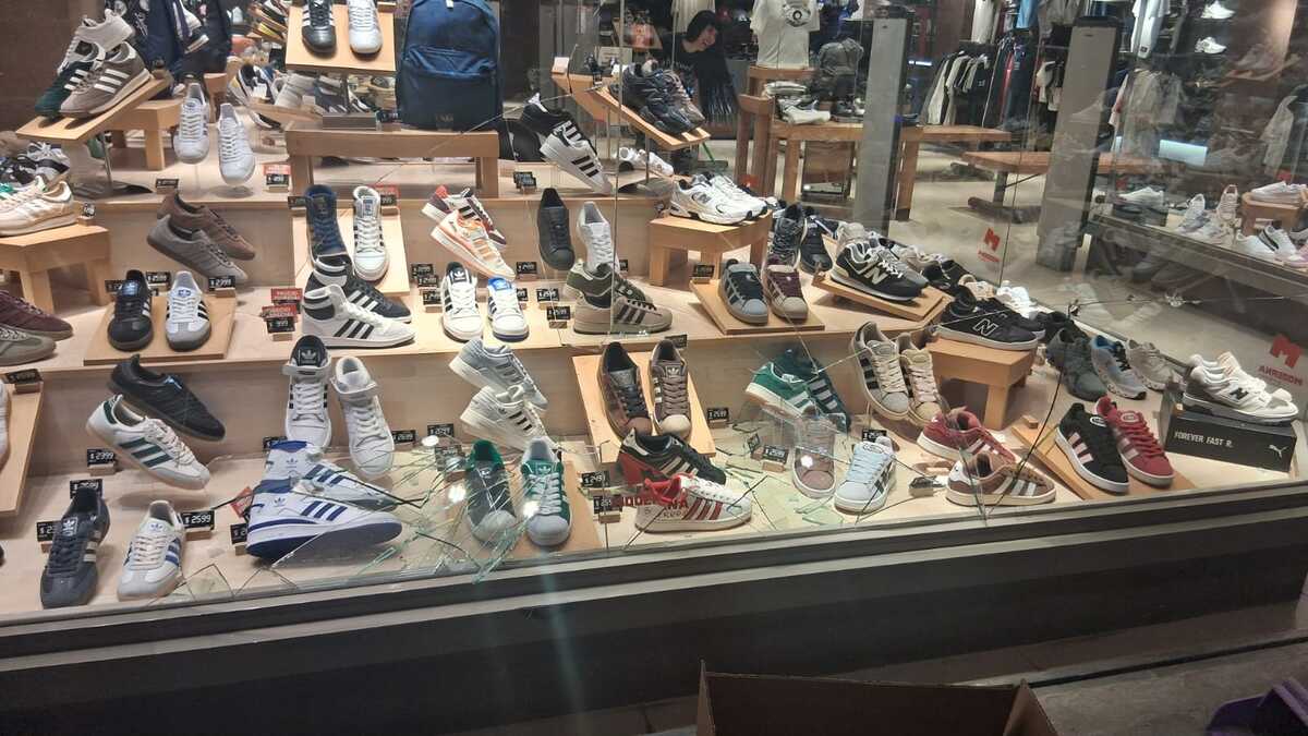 Un incidente vial poco común movilizó a las corporaciones de seguridad y vialidad en el sector centro de Gómez Palacio durante la noche del jueves.