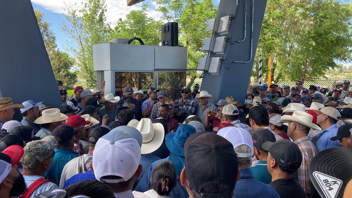 Caseta bloqueada por productores de frijol