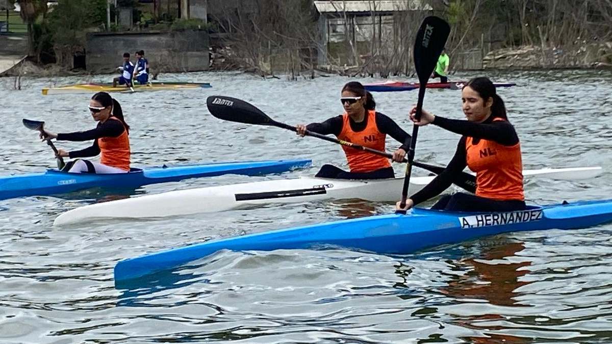 Rebeca de la Cruz, Dana Fernanda Cárdenas y Eimy Carolina Saldaña, kayakistas de Nuevo León / Martha Cedillo