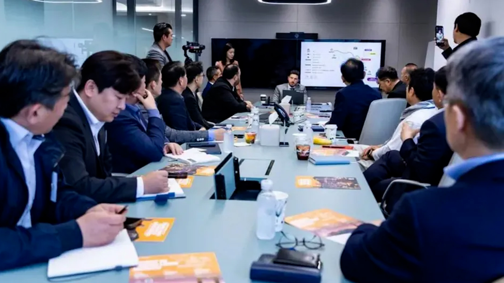 En el marco de su gira por Asia, el gobernador Samuel García concretó tres nuevas inversiones para Nuevo León, por lo que superó los 120 mmdd en IED.