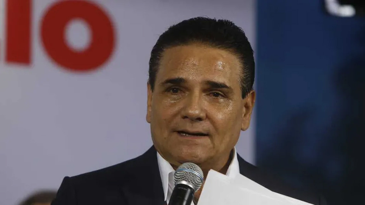 El exgobernador de Michoacán, Silvano Aureoles, habría salido del país con ayuda del CJNG, según informó el fiscal de Michoacán.