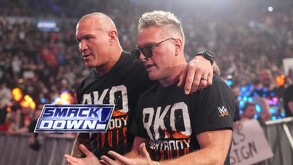 Randy Orton y Patt McAffe saliendo de WWE SmackDown.