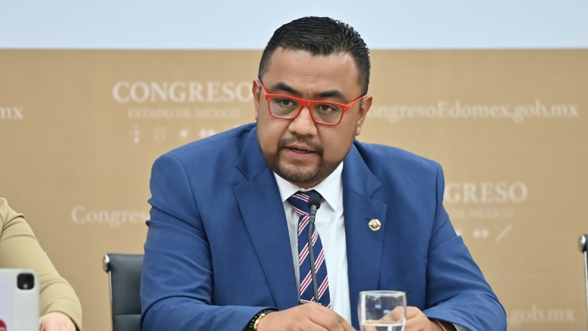 Ernesto Santillán en el congreso