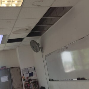 Instalaciones deterioradas generan riesgos a la salud de estudiantes.