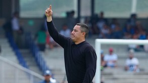 Efraín Juárez durante el partido de Pumas vs Mazatlán.