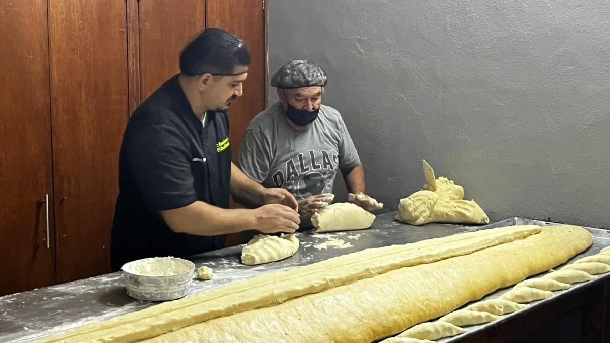Familias y turistas se reunieron para celebrar esta tradición gastronómica única.