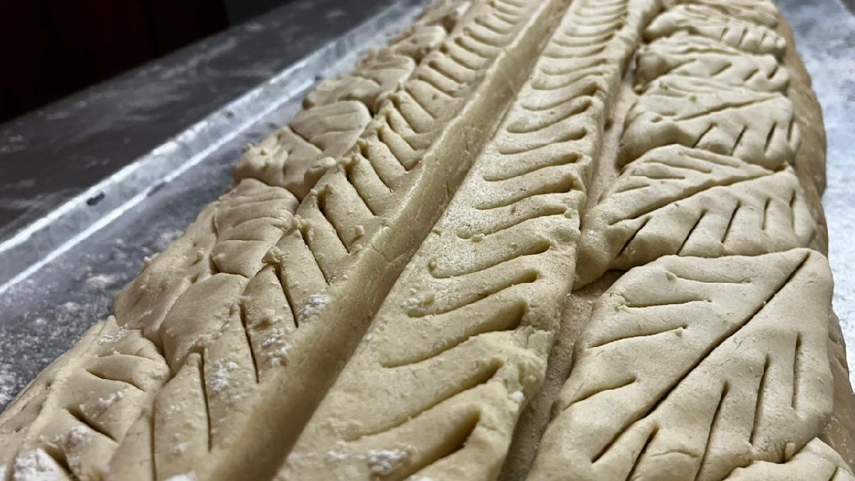 Panaderos de Comala elaboran un picón gigante de 3 metros en el Jardín Principal | Foto: Arnoldo Delgadillo