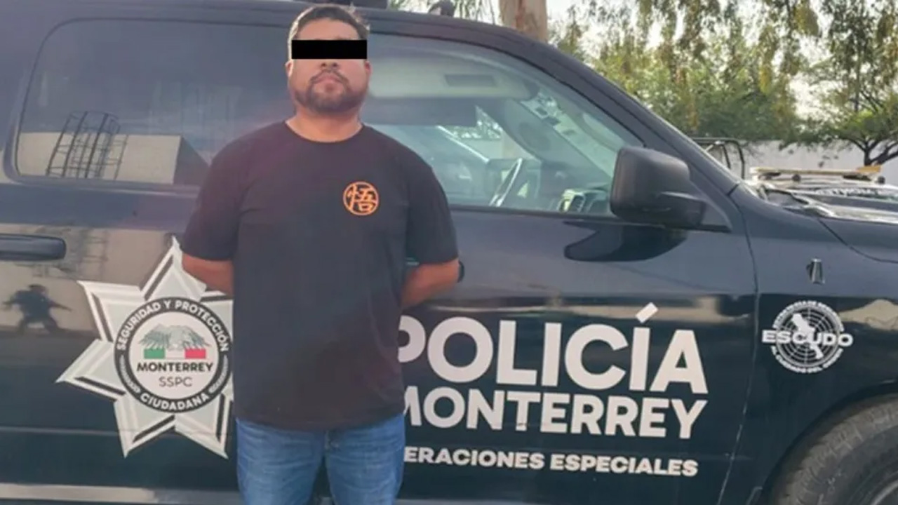 Un hombre de Tamaulipas fue detenido en Monterrey tras intentar hacerse pasar por policía con una credencial vencida.