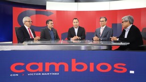 Médicos en mesa de programa Cambios