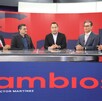 Médicos en mesa de programa Cambios