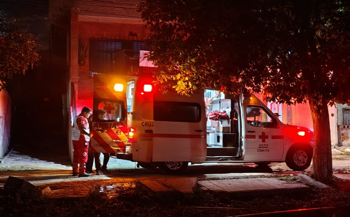 Cruz Roja Mexicana en el lugar de los hechos.