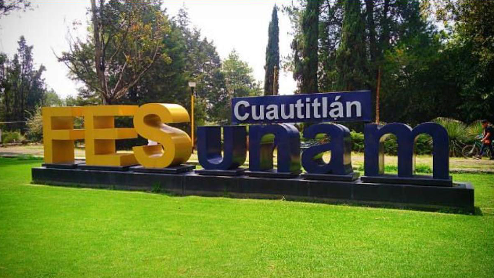 Matan a estudiante Ulises Cristóbal Castillo afuera de la FES Cuautitlán. Alumnos inician paro de 48 horas para exigir seguridad en el Estado de México.