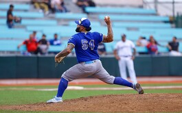 Shocker Rodríguez lanzando pelota