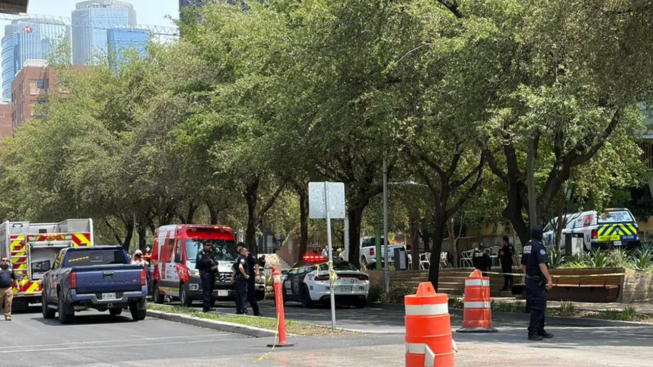 Un hombre de 26 años fue asesinado a balazos dentro de su vehículo en una zona comercial de San Pedro.