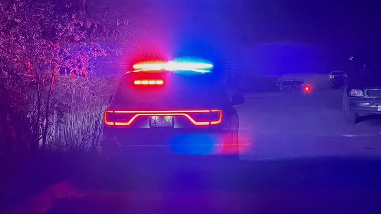 Una camioneta de Protección Civil de Monterrey fue robada mientras rescatistas atendían una emergencia en avenida Morones Prieto.