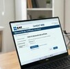 Computadora con la página para realizar la renovación del SAT ID para la declaración anual 2026.