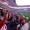 Afición de Chivas festejando en el Estadio Akron