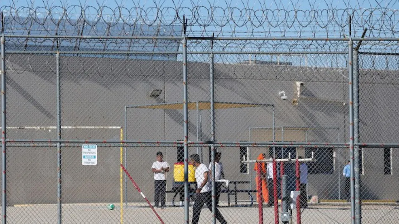 La SRE informó la muerte de un mexicano bajo custodia de ICE en Luisiana; la causa aún se desconoce y ya se brinda apoyo a la familia.