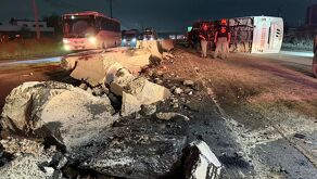 Volcadura de transporte de personal en carretera a Monclova