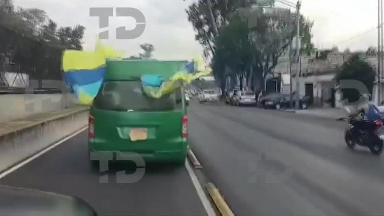 Elementos de la SSC detuvieron a unos 50 aficionados del América que viajaban en un camión rumbo al Estadio Banorte.
