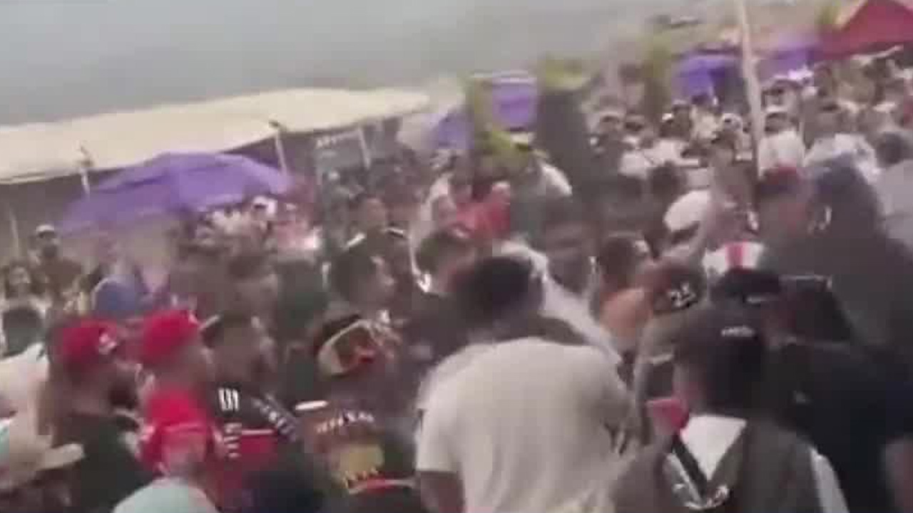 El Ixtapamoto 2026 en Ixtapaluca terminó en caos tras registrarse riñas y detonaciones de arma de fuego.