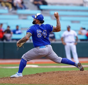 Shocker Rodríguez lanzando pelota