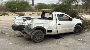 Choque de camioneta en avenida Heberto Castillo.