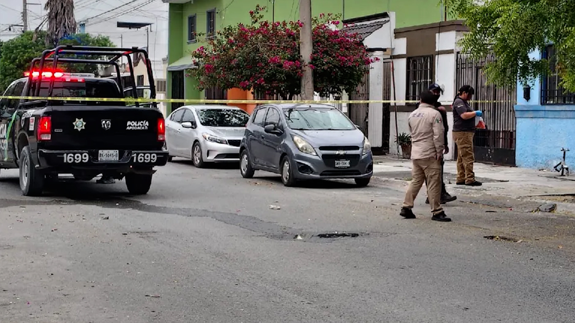 El adolescente presuntamente fue herido por otra menor dentro de una casa.