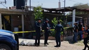 Policía resguarda casa en Tulancingo donde fue asesinada una pareja